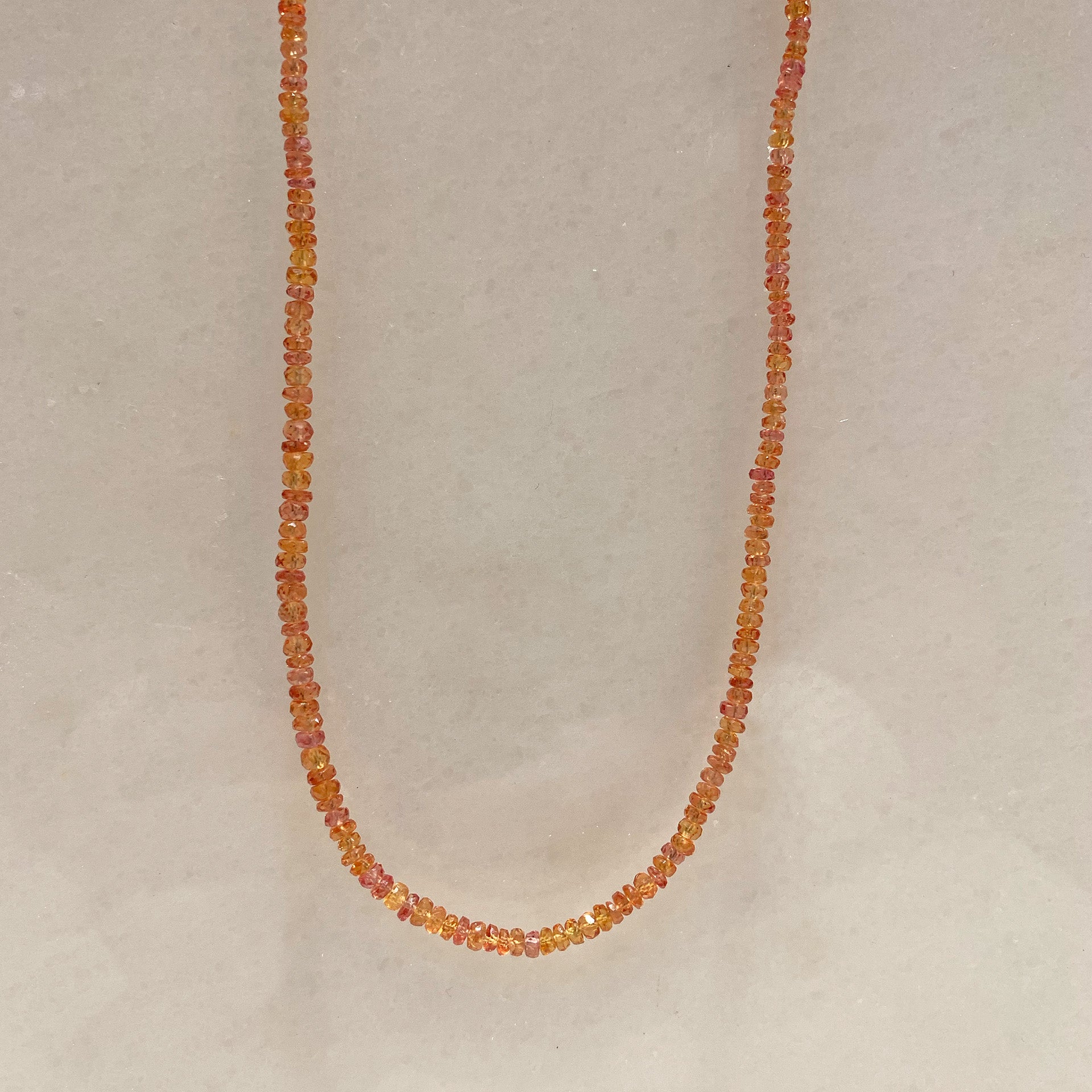 Collana di zaffiri arancio con chiusura in Oro Giallo