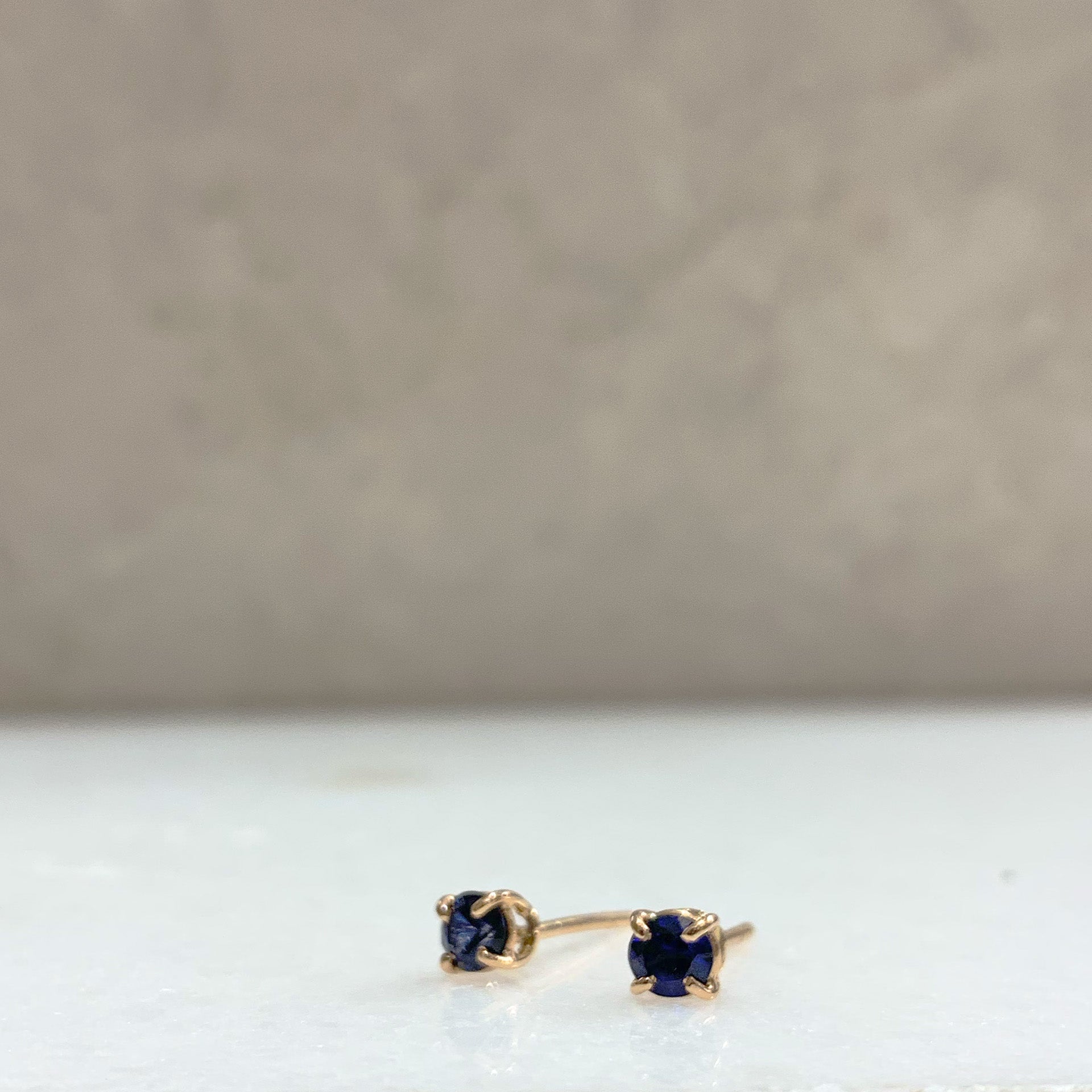 Punti luce in Oro Rosa e zaffiri blu