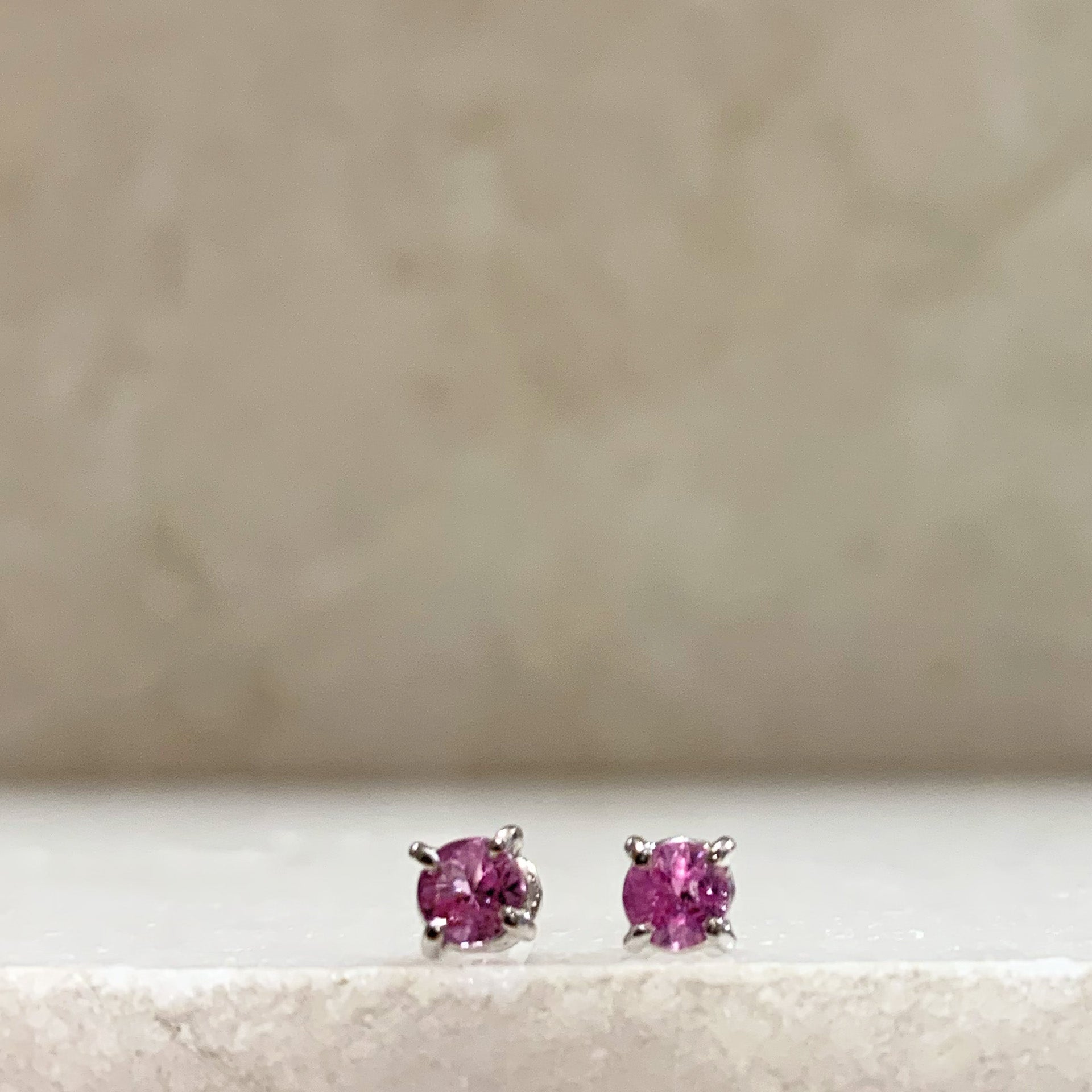 Punti luce in Oro Bianco e zaffiri rosa