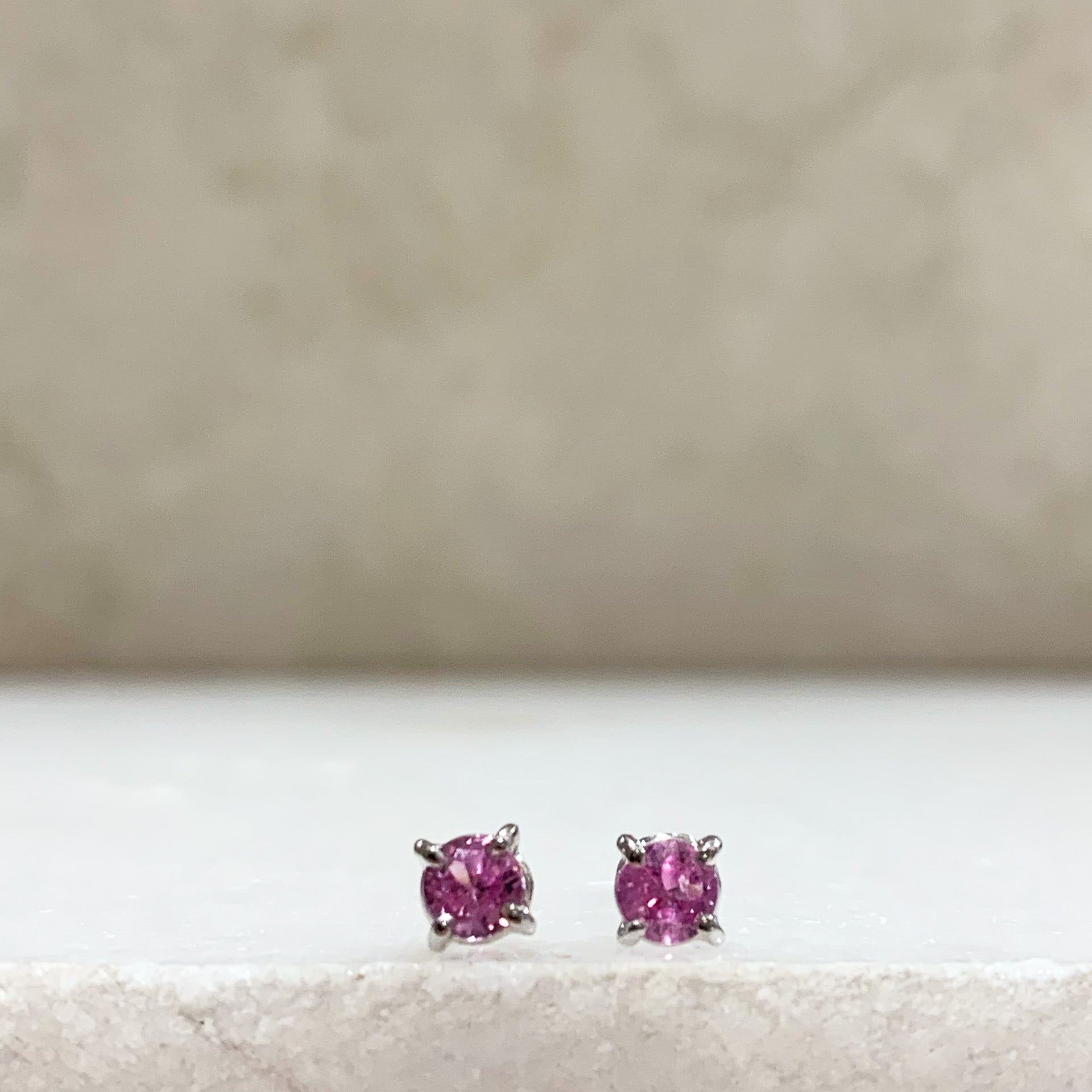 Punti luce in Oro Bianco e zaffiri rosa