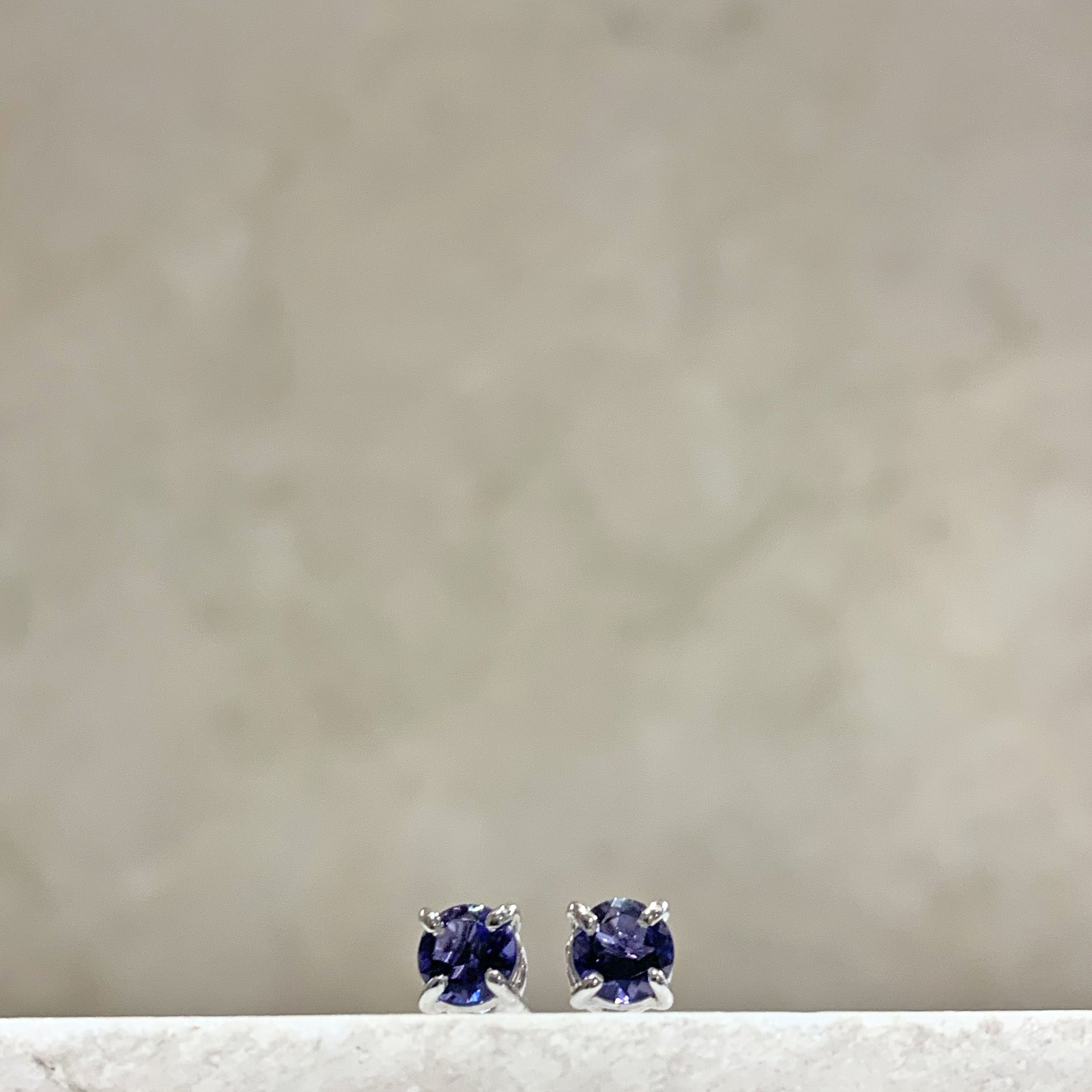 Punti luce in Oro Bianco e iolite