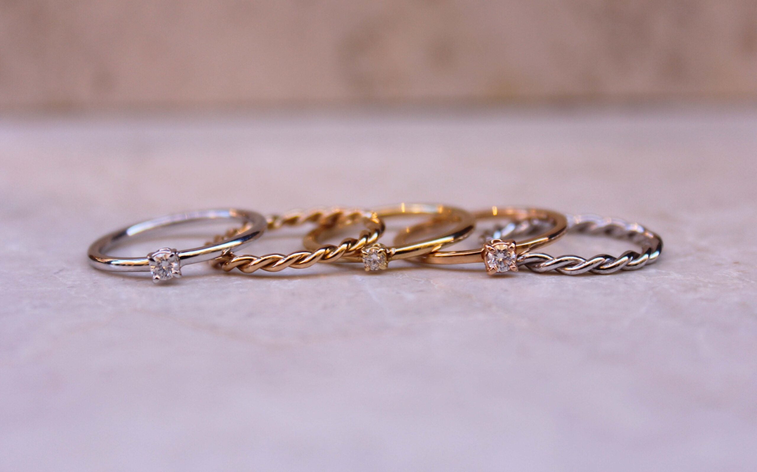 Anello Colpo di Fulmine in Oro Bianco e diamante ct 0.03