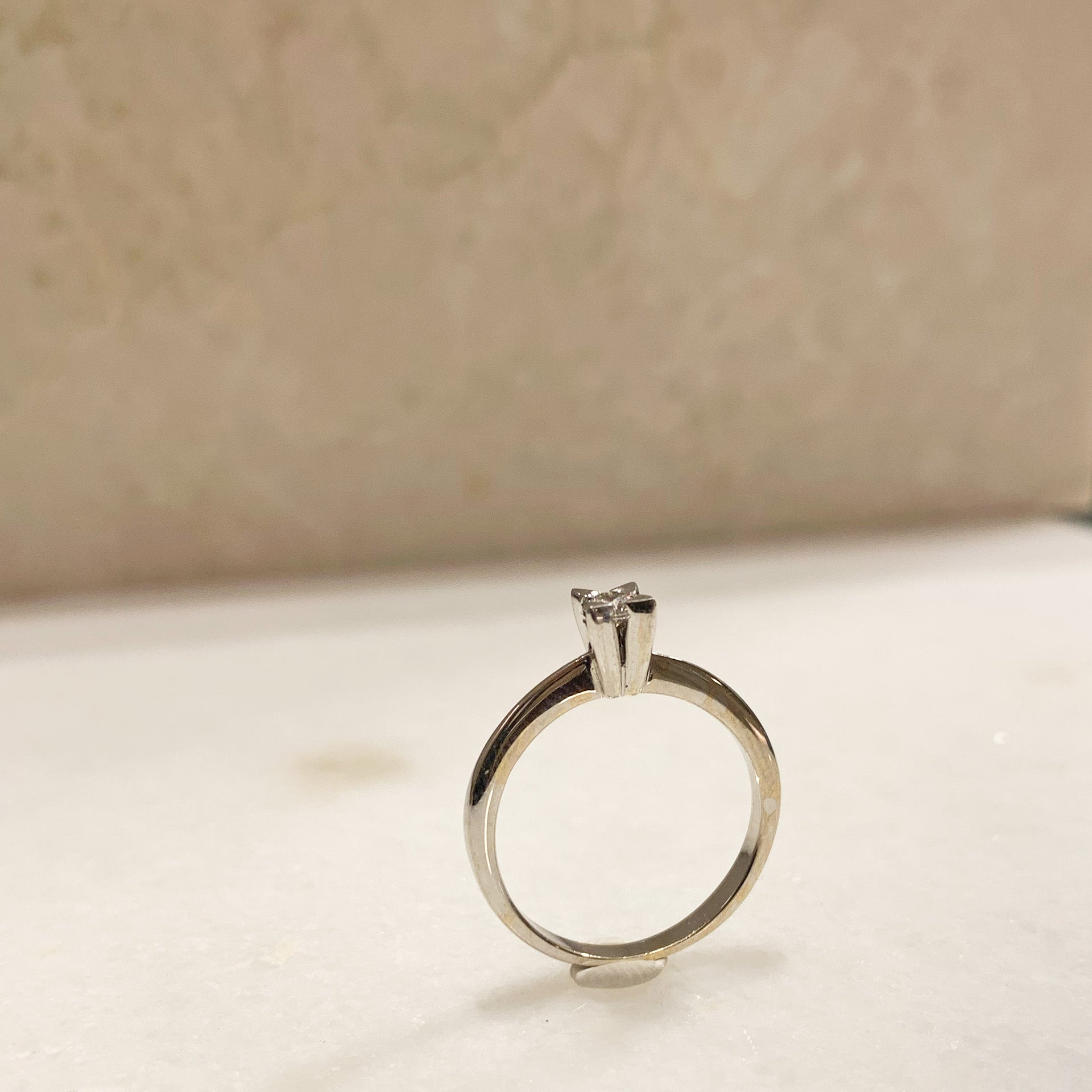 Solitario in Oro Bianco e diamante bianco