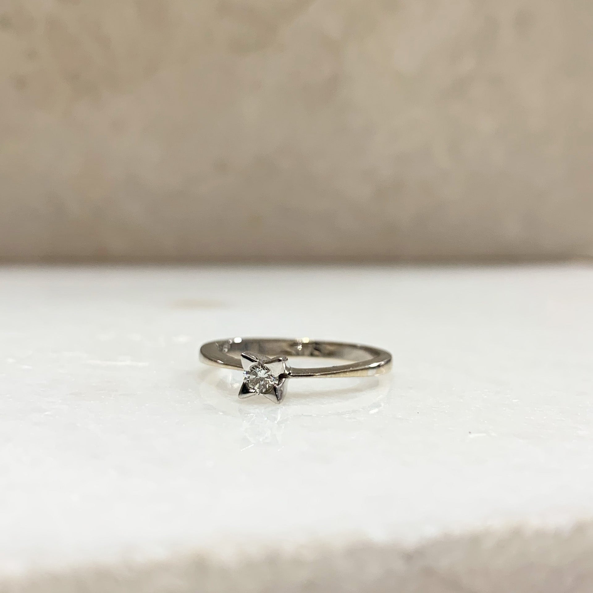 Solitario in Oro Bianco e diamante bianco