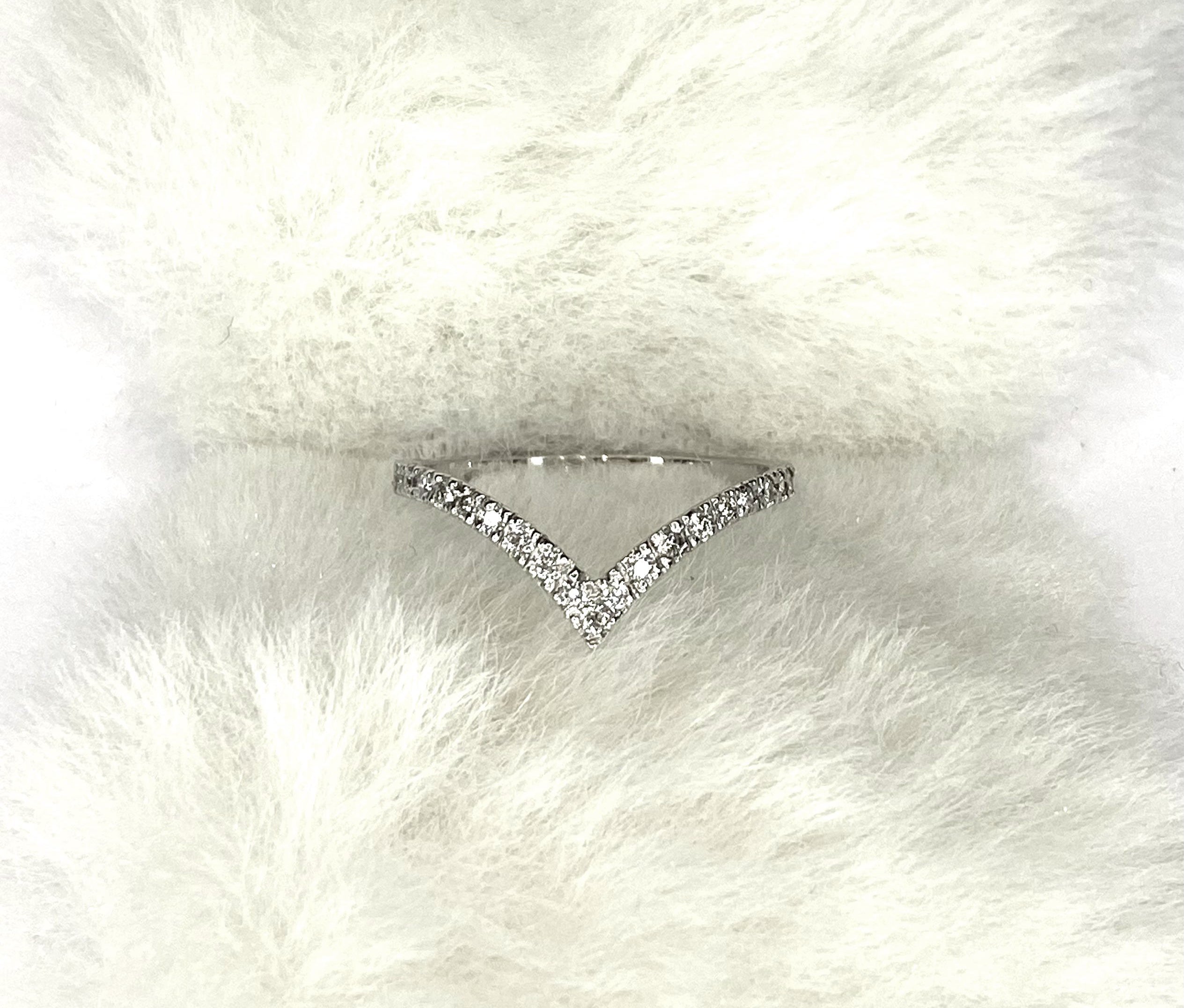 Anello diadema in oro bianco e diamanti bianchi