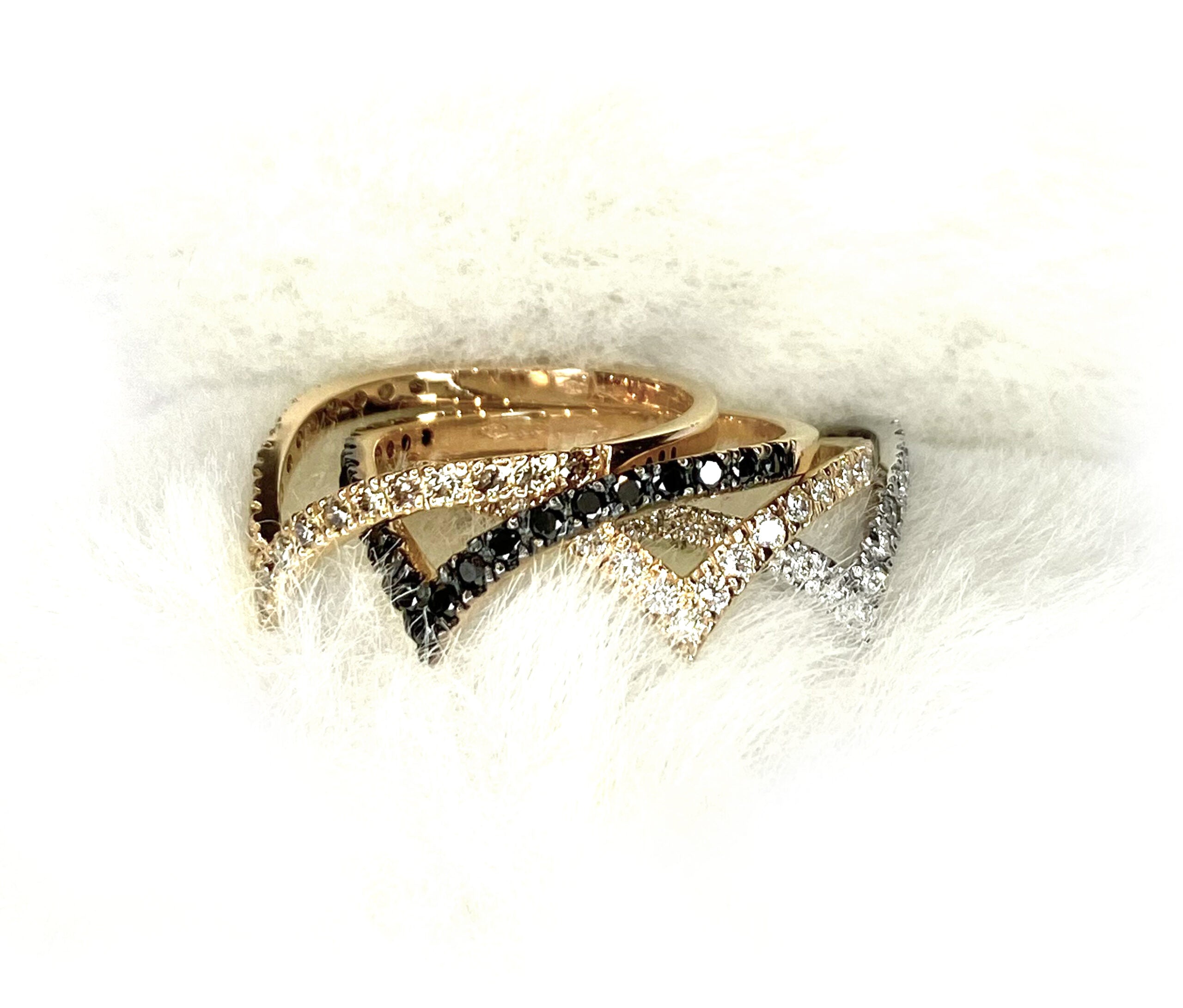 Anello diadema in oro giallo e diamanti neri