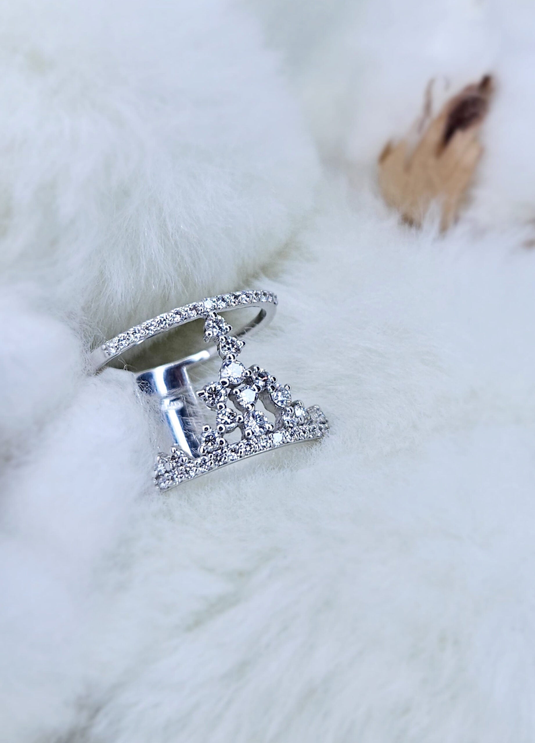 Anello doppio in oro bianco e diamanti