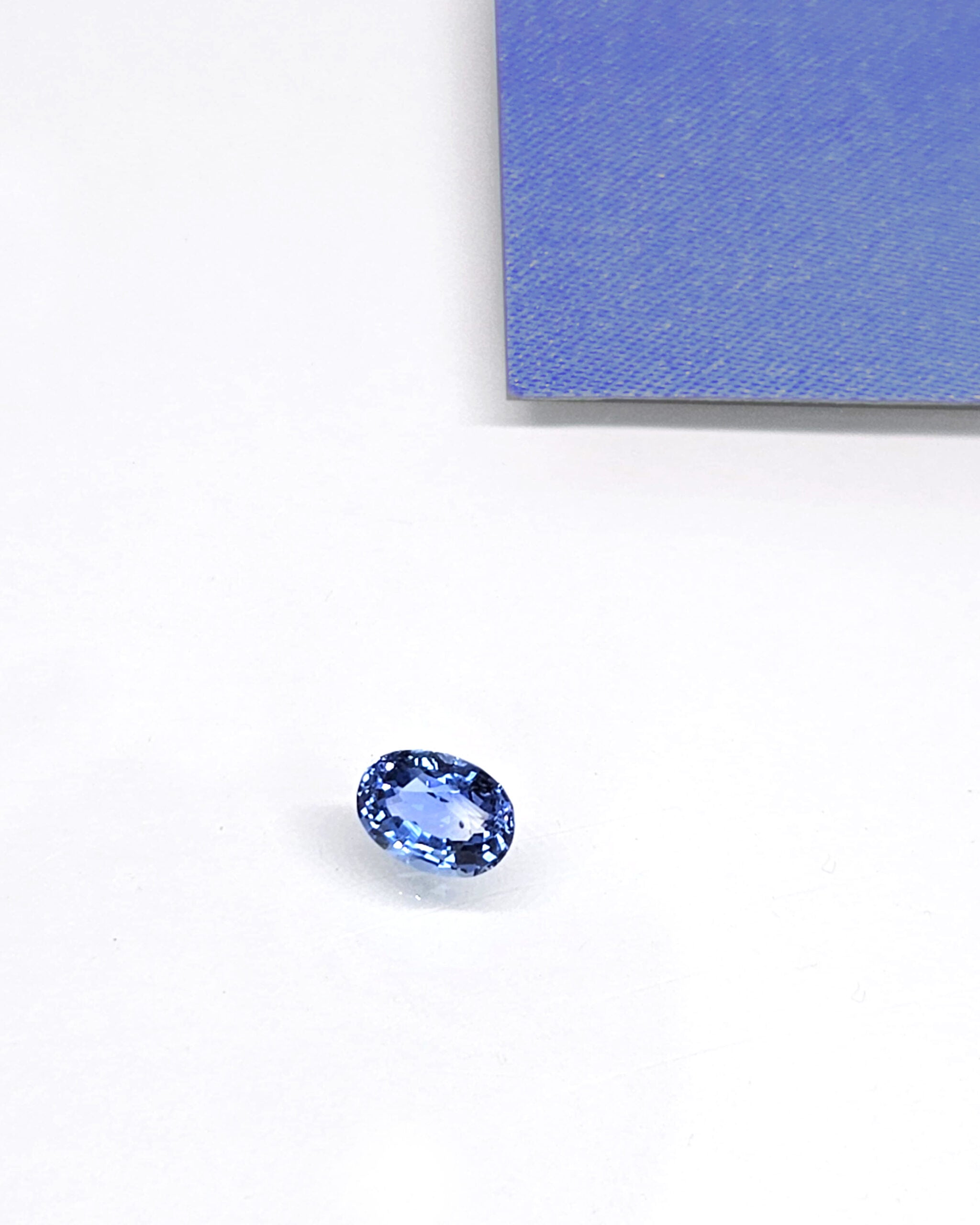 Zaffiro naturale a taglio ovale