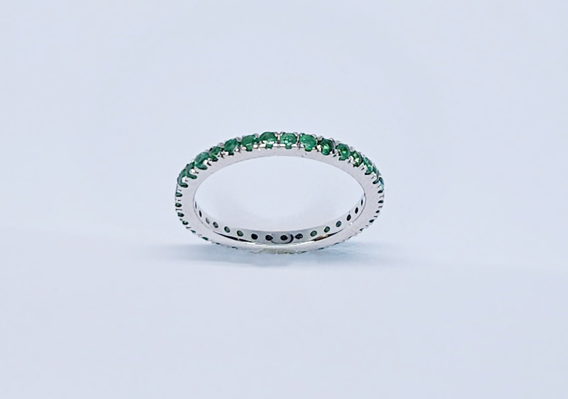 Anello Elegance Veretta in Oro bianco e smeraldi