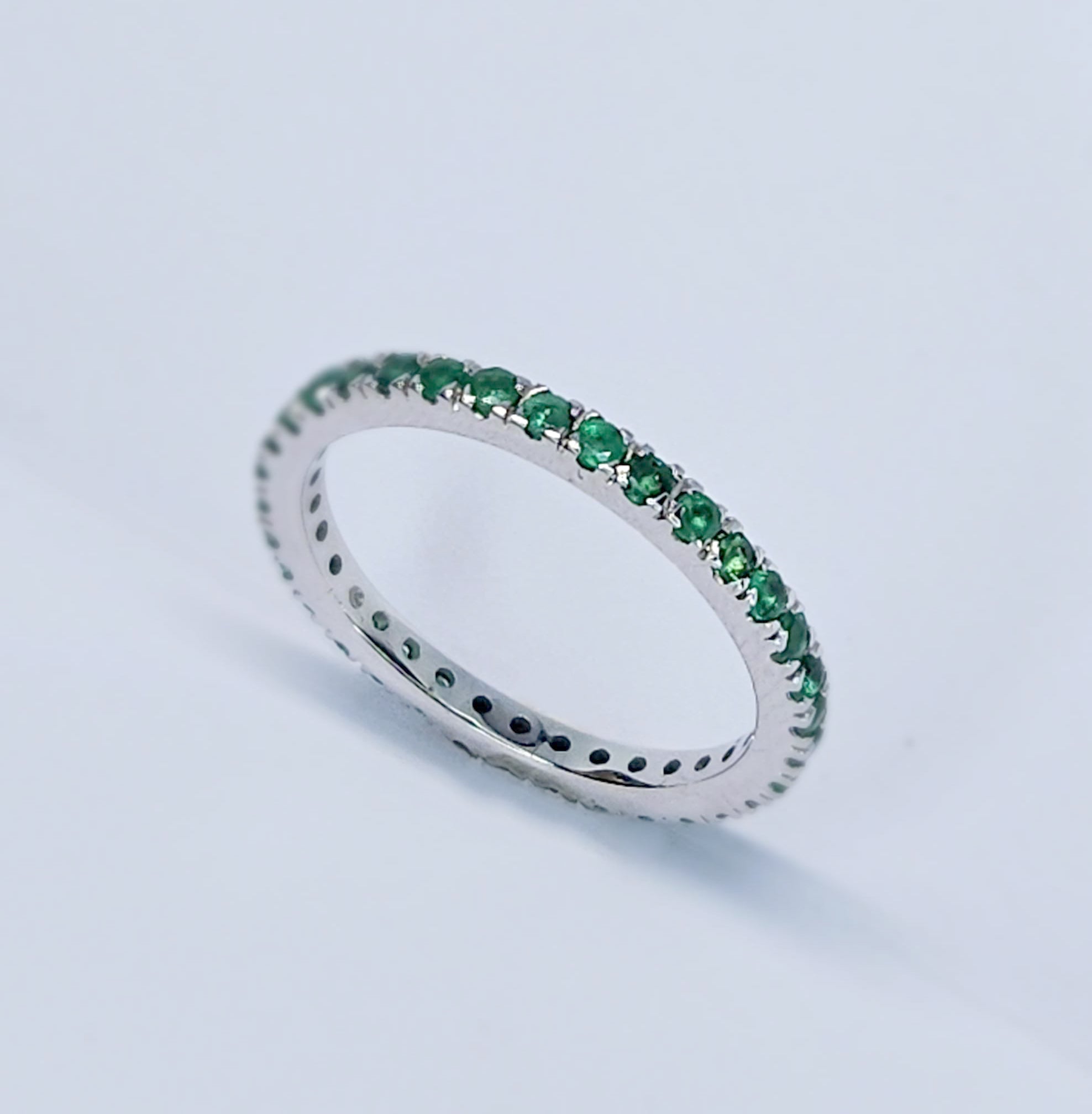 Anello Elegance Veretta in Oro bianco e smeraldi