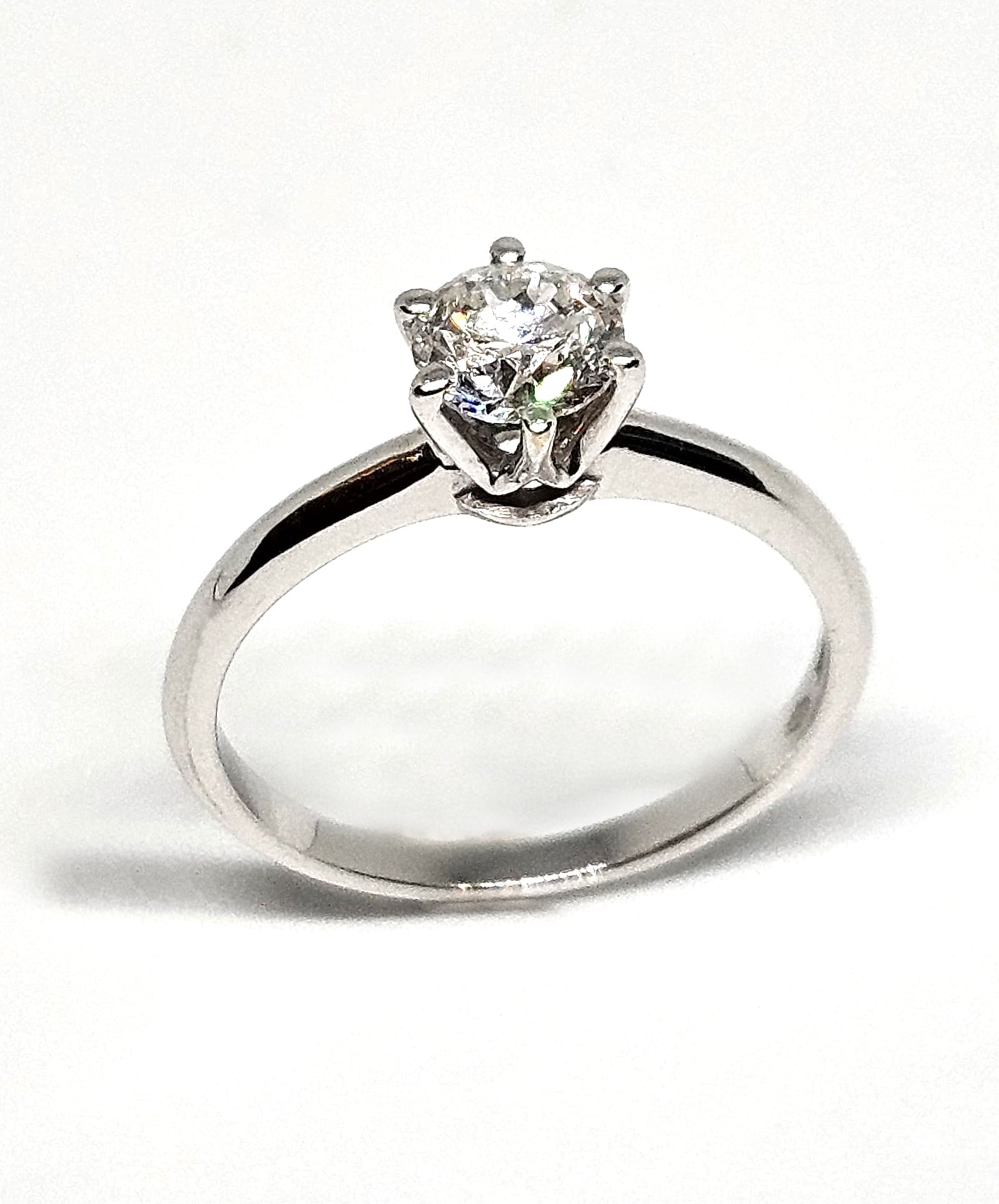 Solitario 6 grappe in oro bianco con diamante naturale