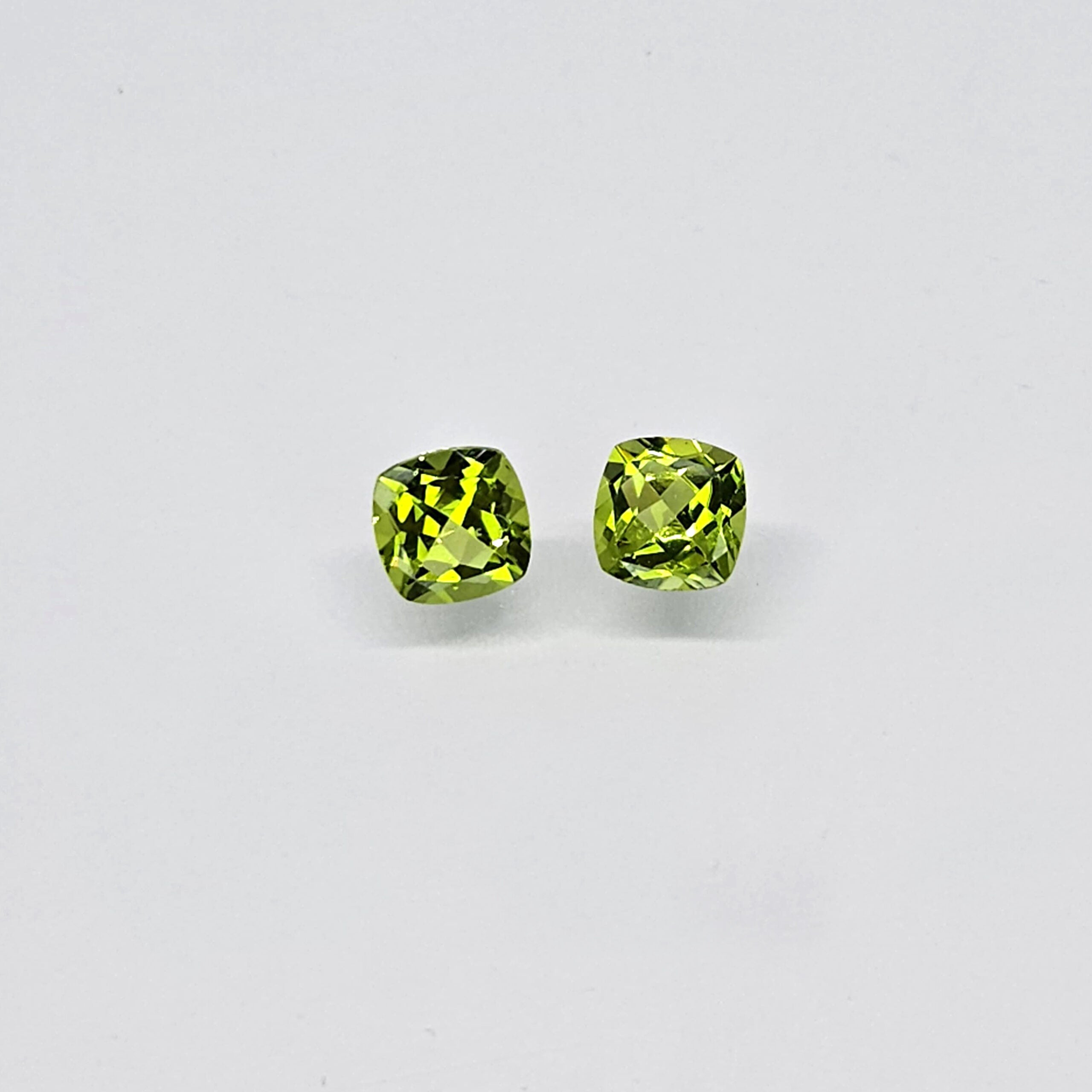 Peridot naturale coppia a taglio cuscino