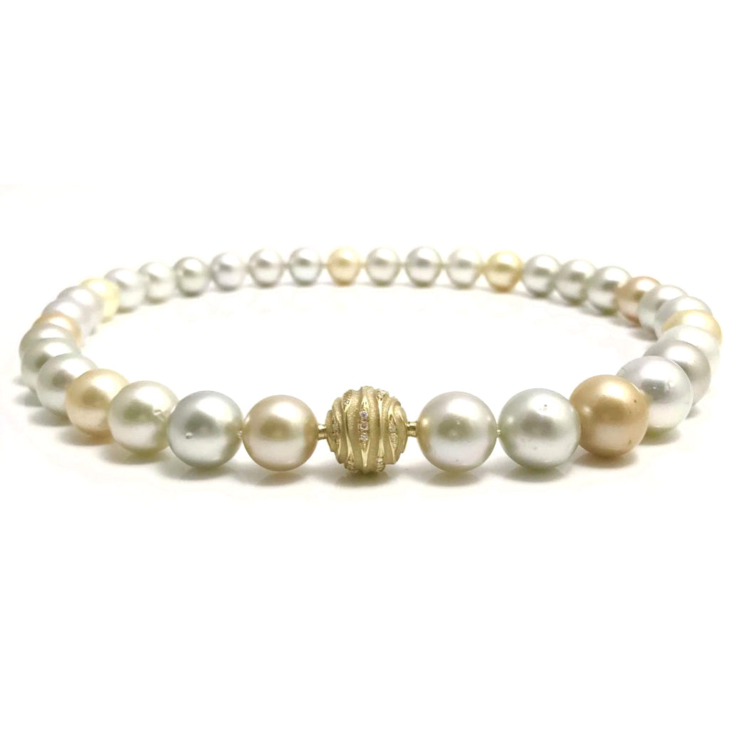 Collier di perle australiane multicolor con chiusura in Oro Giallo 750% e diamanti