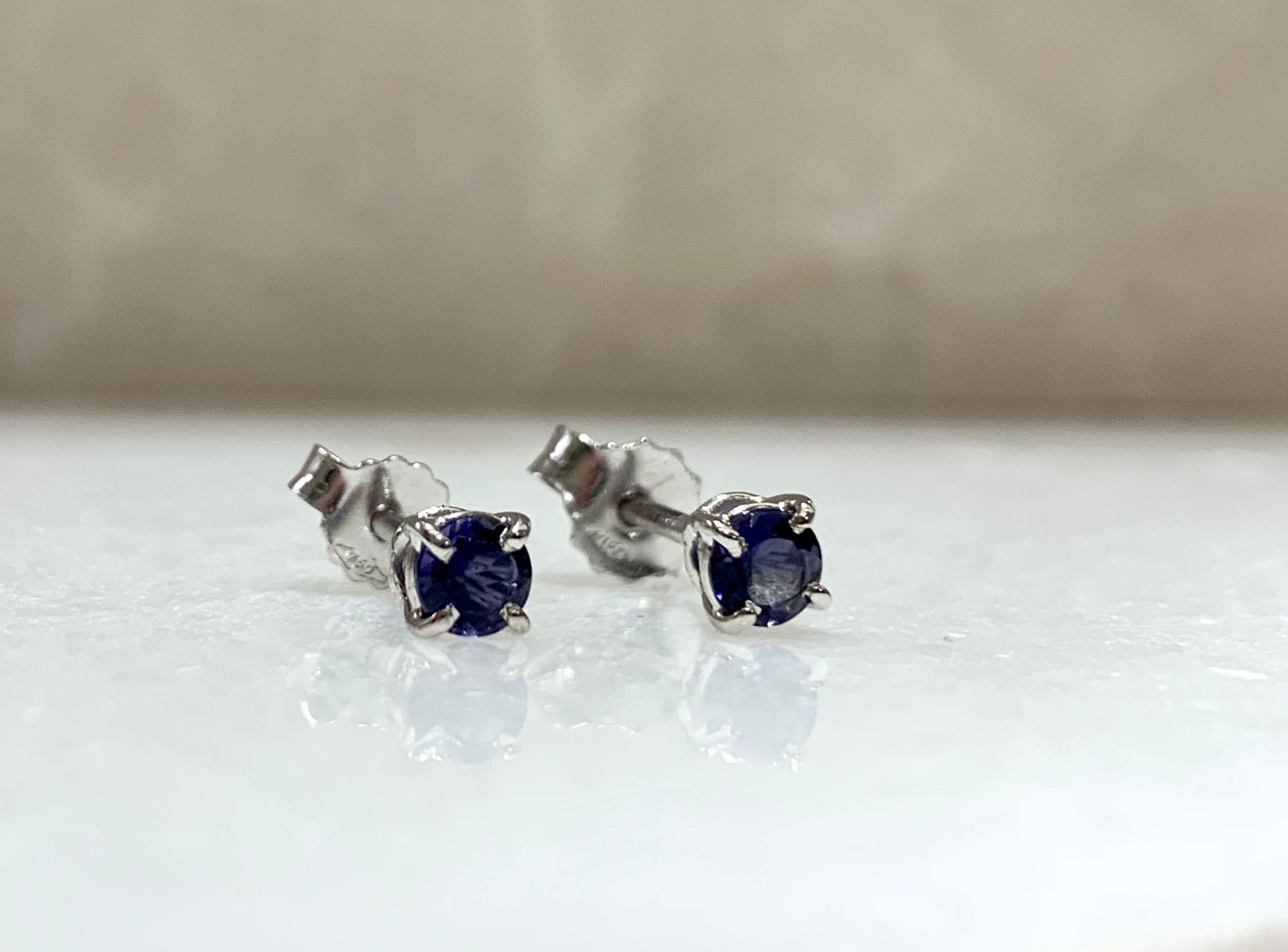 Punti luce in Oro Bianco e iolite