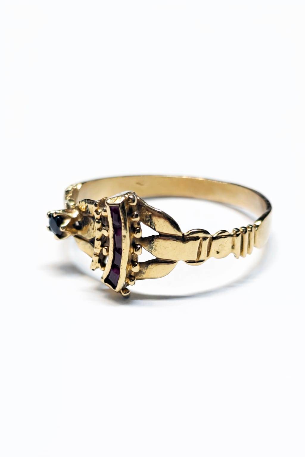 Anello vintage in oro con rubino e zaffiro