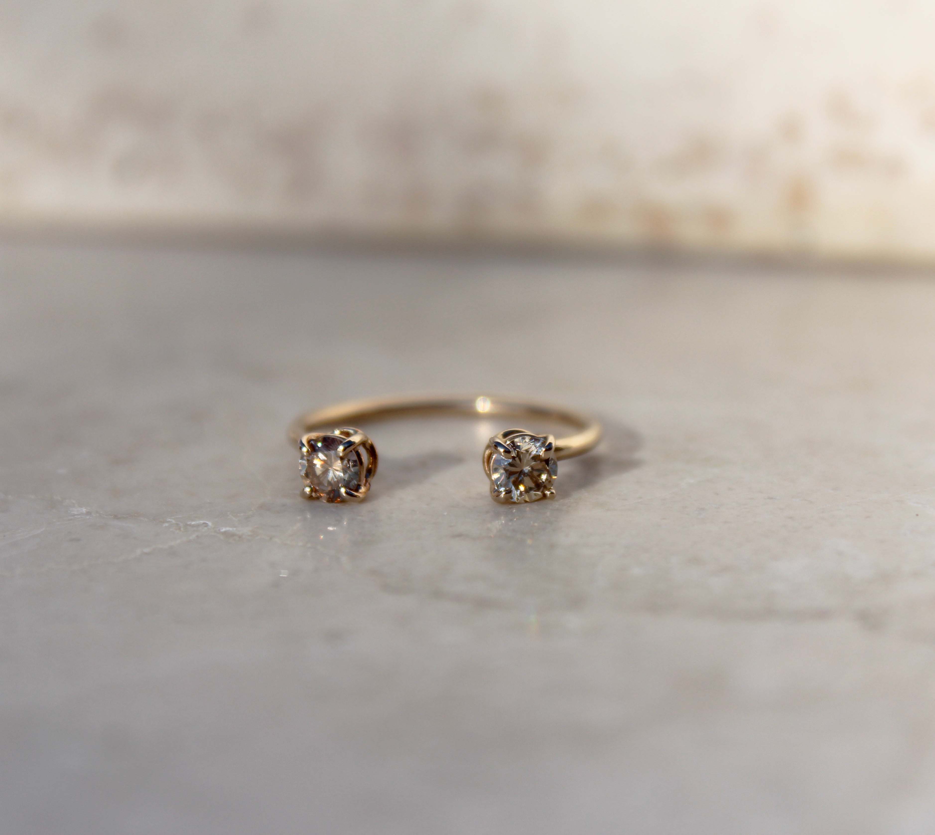 Anello doppio Colpo di Fulmine in Oro Champagne 750% con diamanti brown