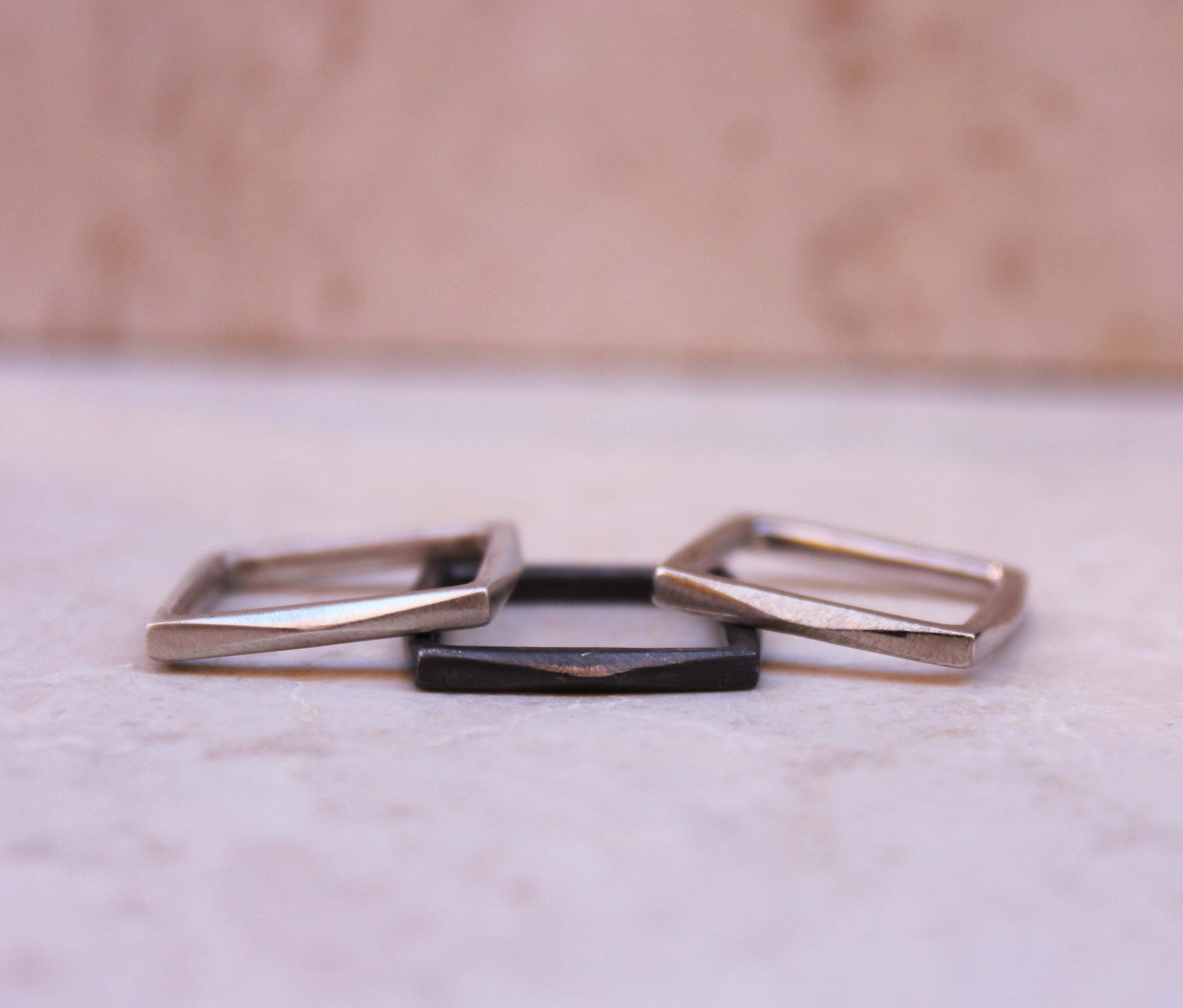 Anello Le bugne quadrato in Argento brunito 925