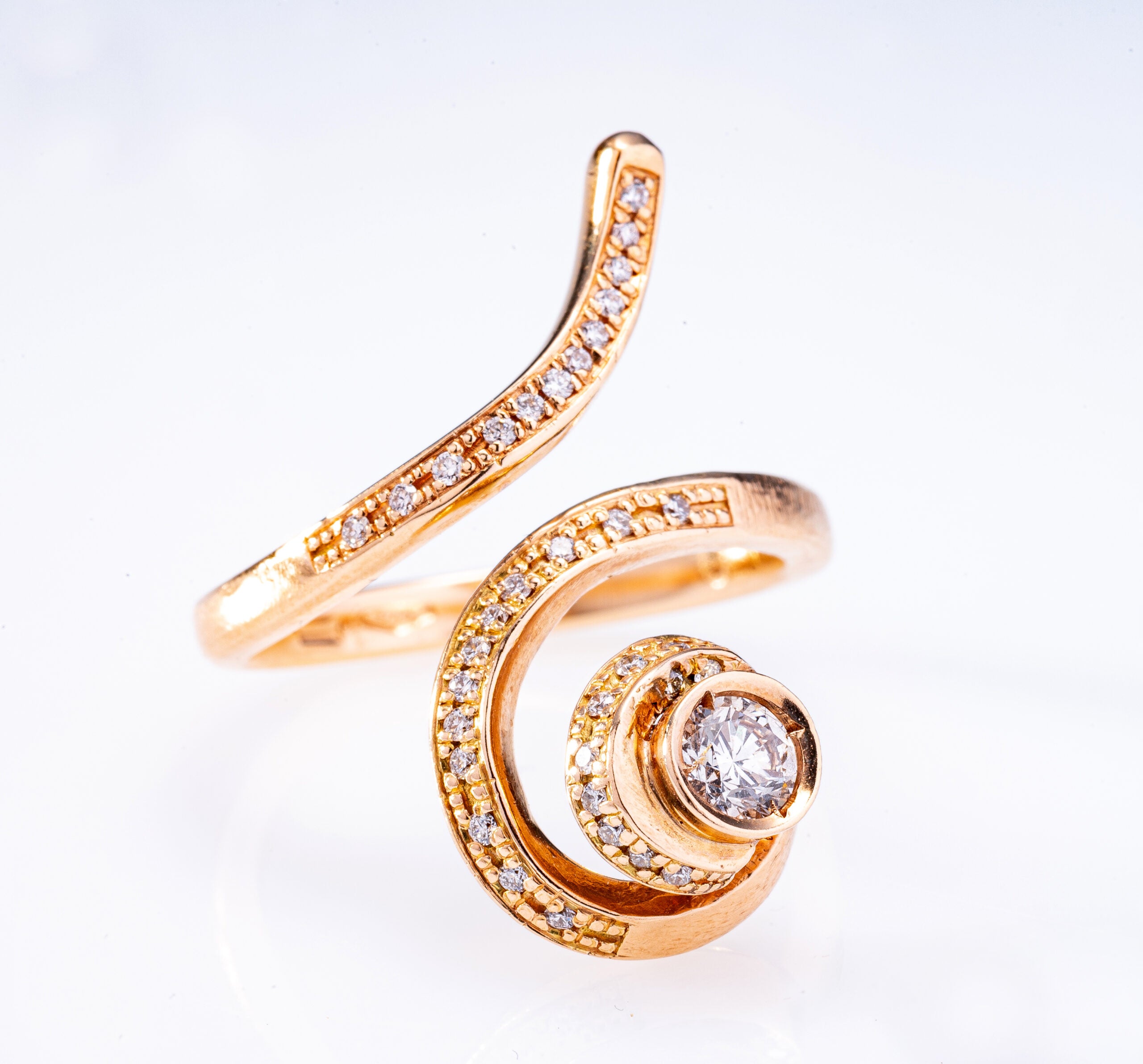 Anello LussodiVino in Oro Rosa e diamanti bianchi