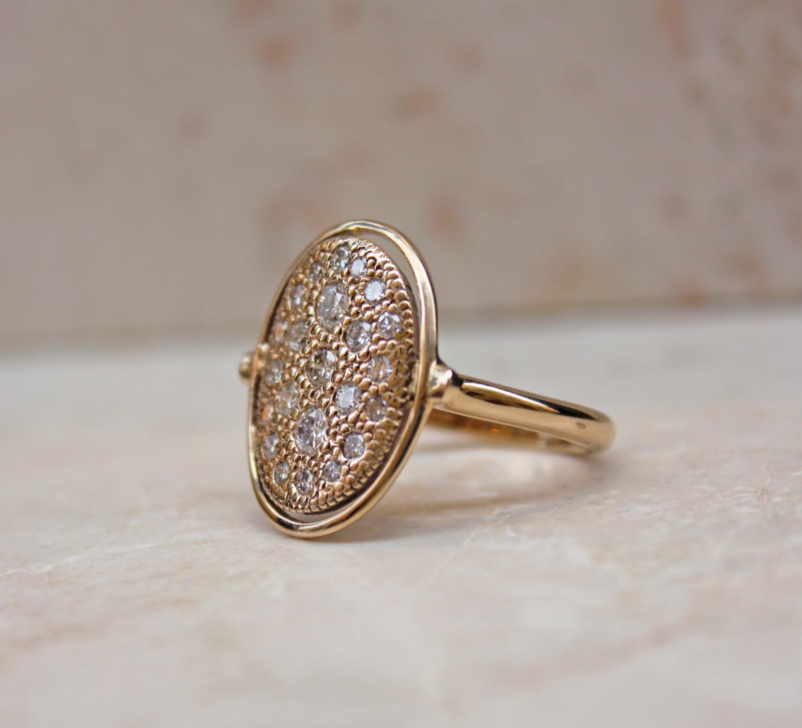 Anello Oro Champagne e diamanti bianchi